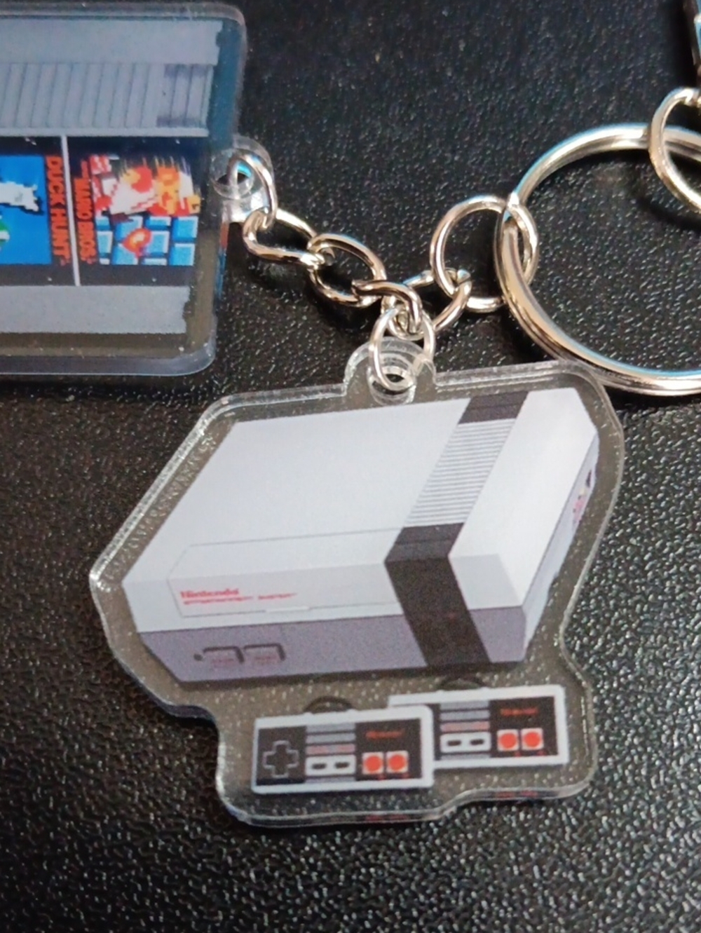 Keyring -Retro NES Console & Cartridge Keychain - Picture 3 of 5
